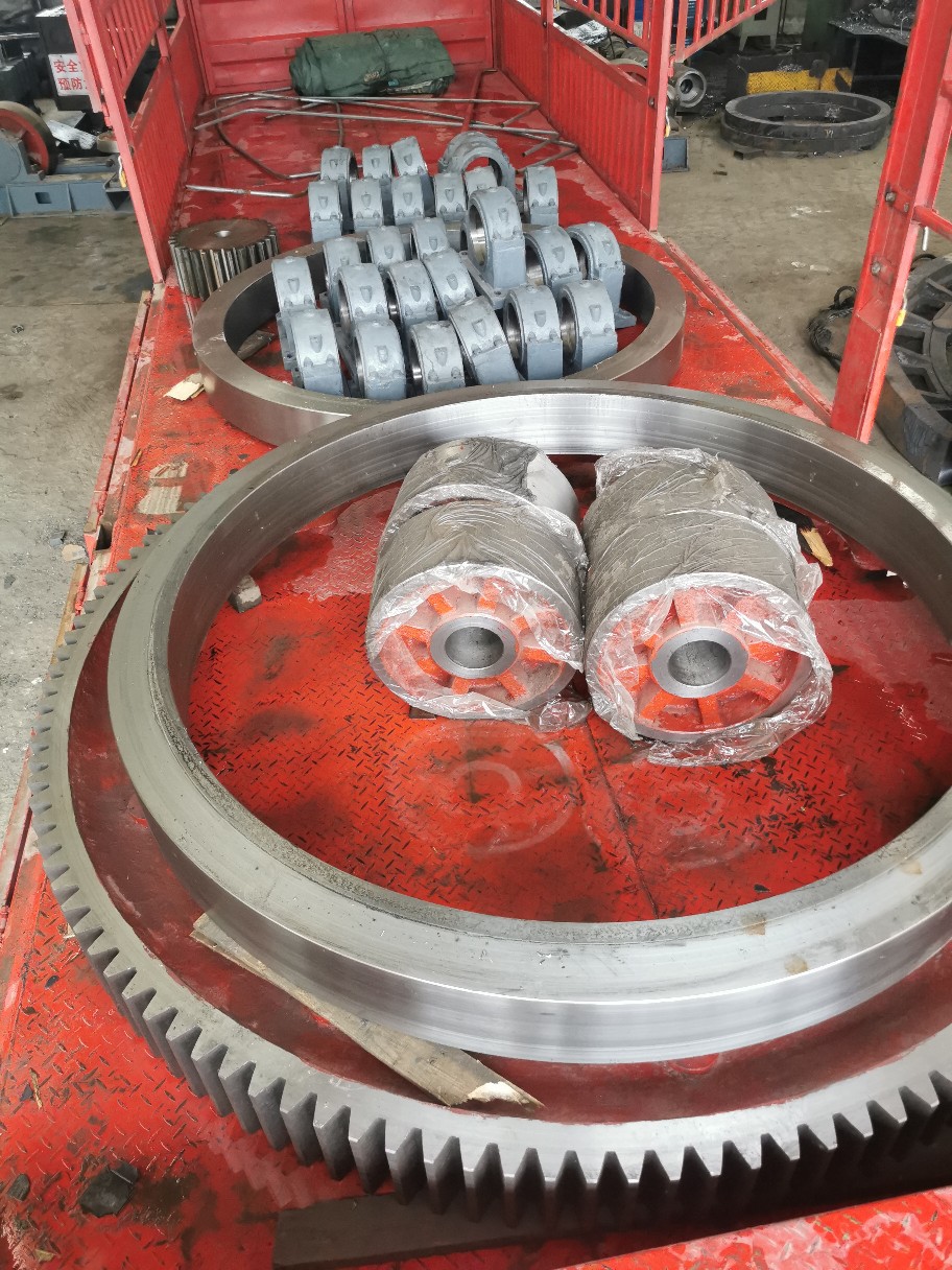 南街回转窑滚圈,干燥机托轮,冷却机设备大齿圈加工
