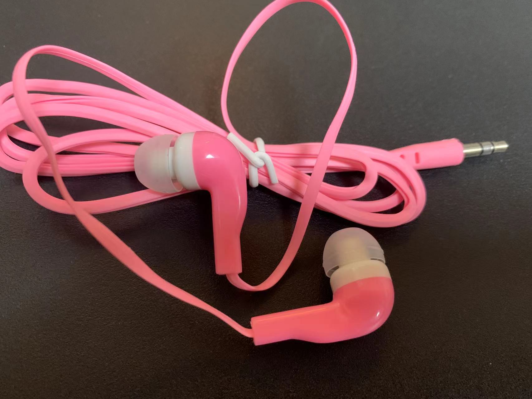 in-Ear MP3 Headphones without Clip Color Promotion Flat Floss Flat Cable Simple Headphones with Beautiful Color Matching