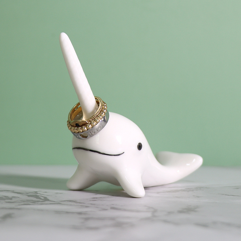 创意陶瓷独角鲸戒指座卡通鲸鱼情侣情人节礼屋白色客厅桌面摆件
