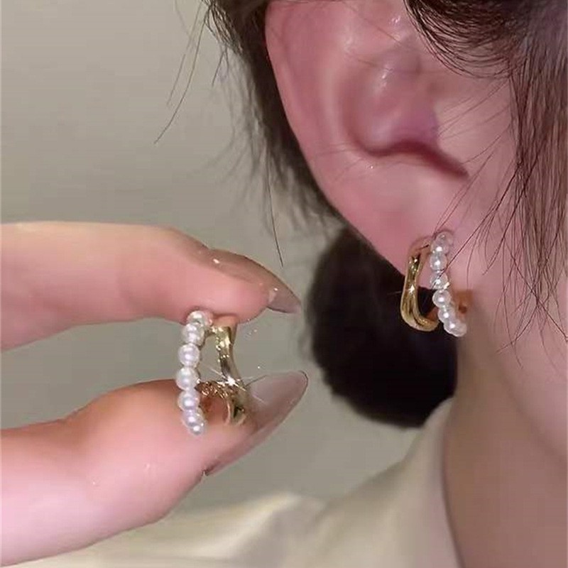Korean Stud Earrings Women's Niche Design Simple Rhinestone High-Grade Temperament Earrings New Fashion Earrings Best-Seller on Douyin