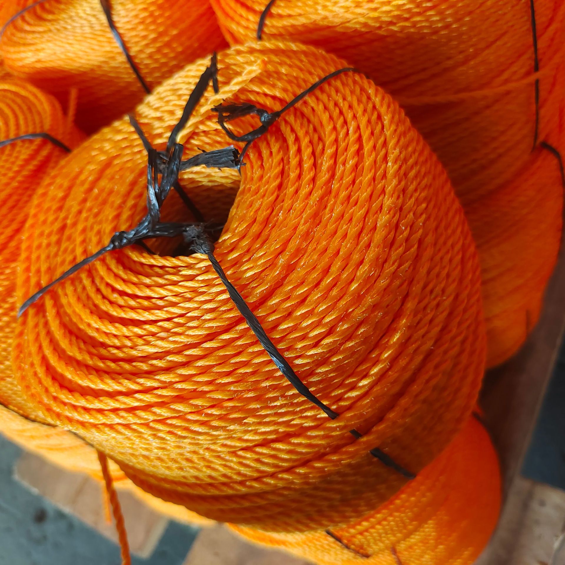 厂家直销 1mmpe绳 晾晒居家绳 多功能晒衣防滑防风晾衣绳