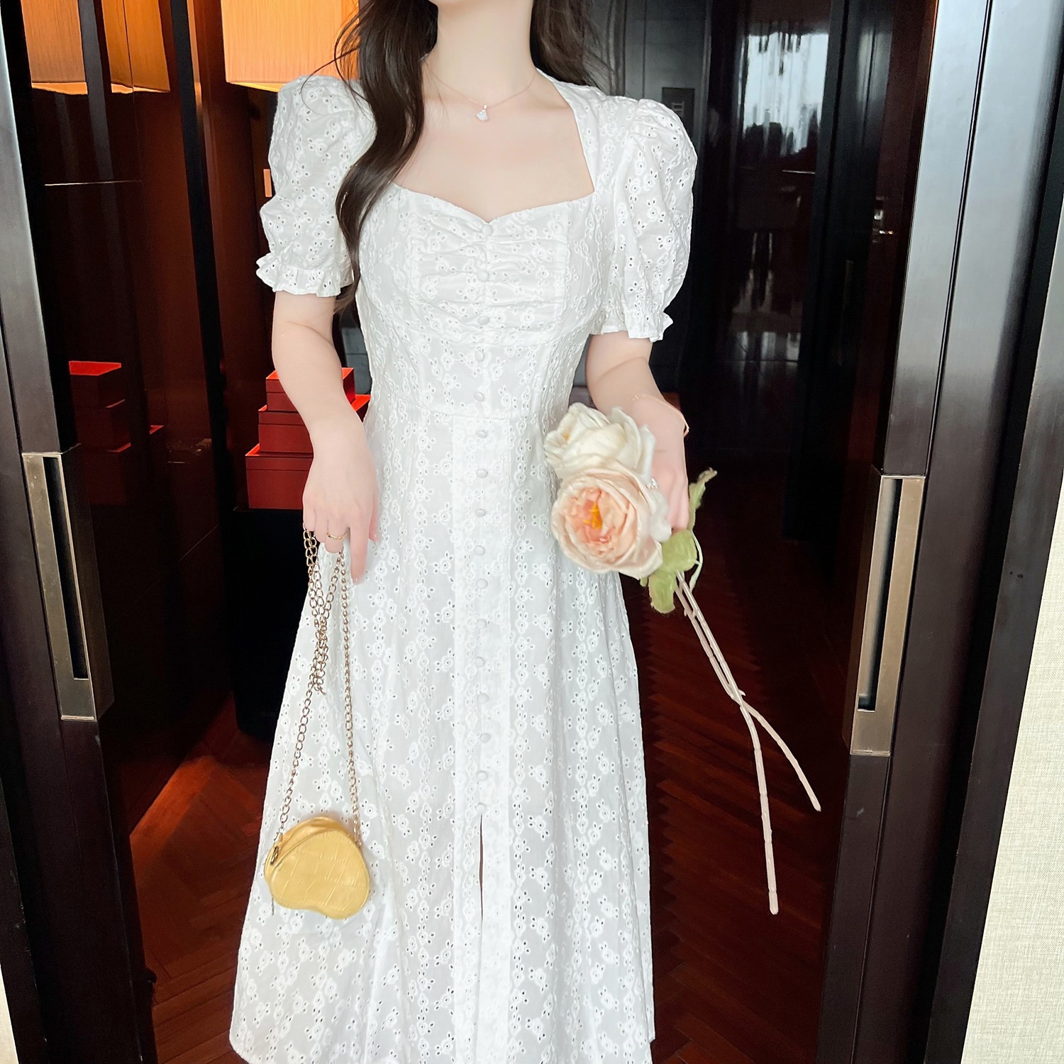 大码泡泡袖白色连衣裙夏季收腰仙女长裙胖mm方领法式茶歇开叉裙子