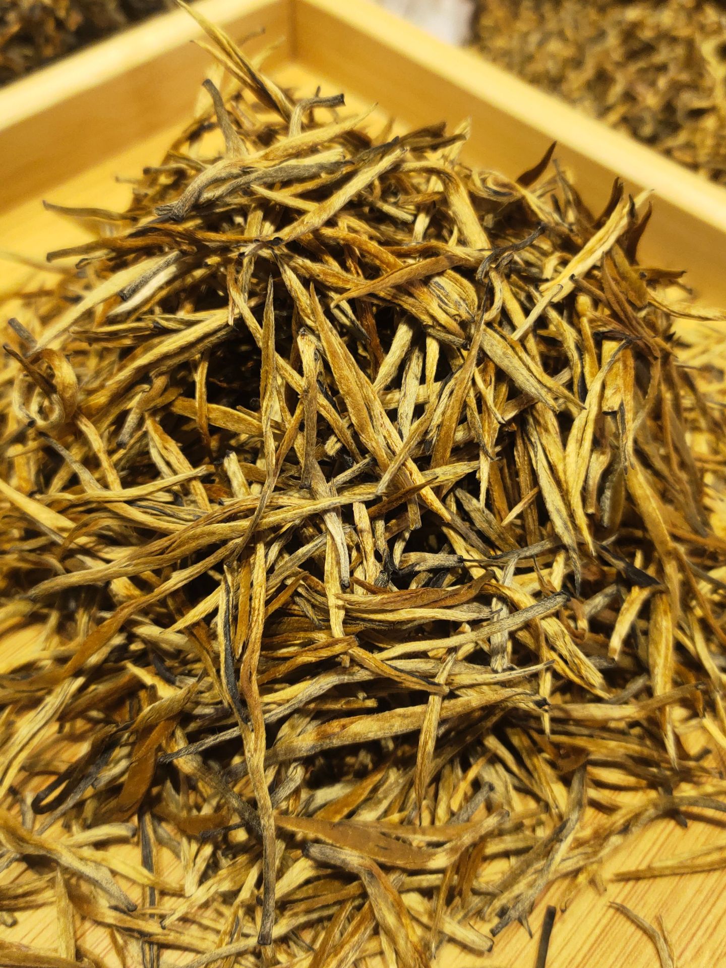 红茶凤庆滇红茶单芽金针理条小金针滇红金芽金枝茶叶500g散装批发