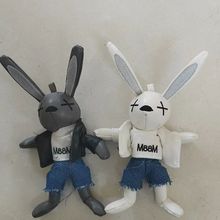黑白兔子刺绣玩偶小众设计感卡通毛绒玩具儿童西装兔娃娃批发玩具