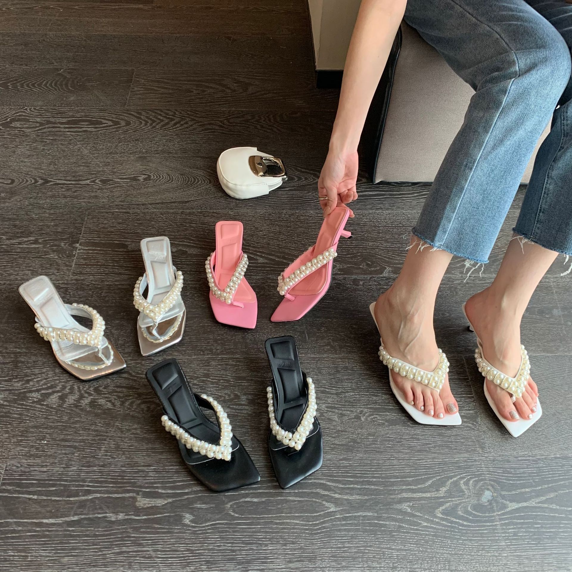 水钻夹趾拖鞋中跟