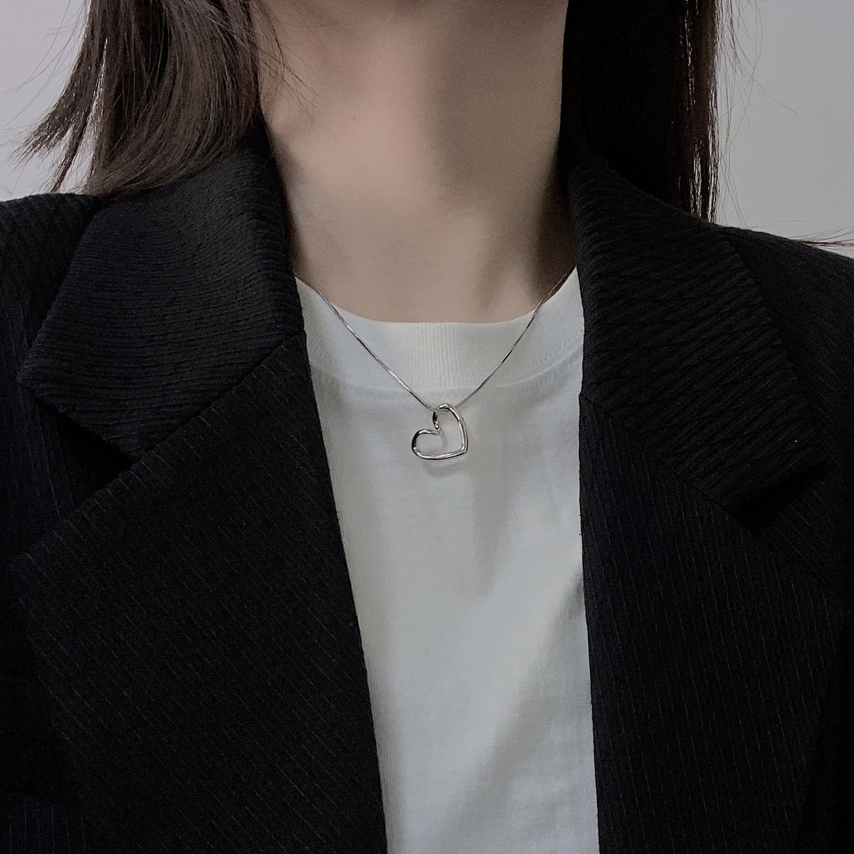 Hollow Heart Necklace Women's Simple Ins Titanium Steel Light Luxury Minority Advanced Design Pendant Clavicle Chain