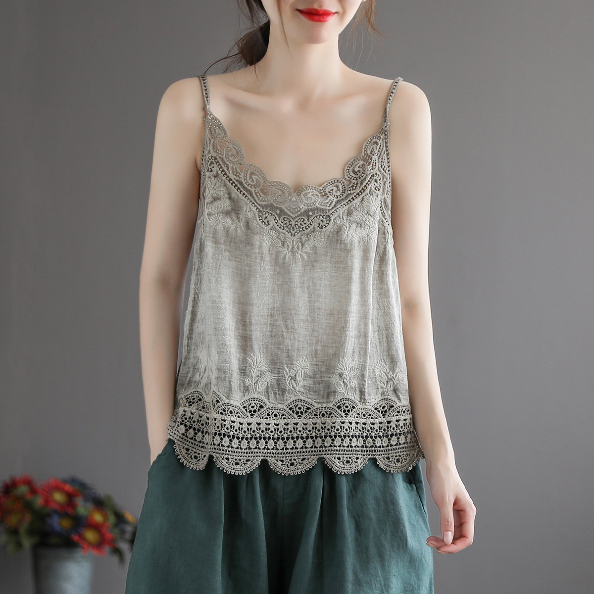 文艺花边镂空蕾丝吊带背心女夏季2021新款宽松无袖内搭打底衫上衣
