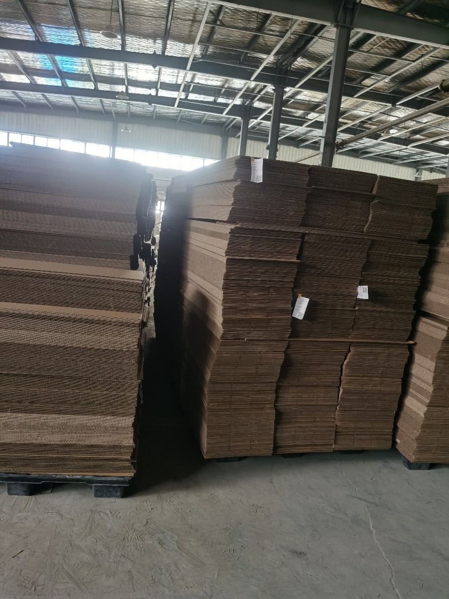 主营产品:纸箱;纸盒;纸板;包装纸箱;邮政纸箱;快递纸箱;搬家纸箱