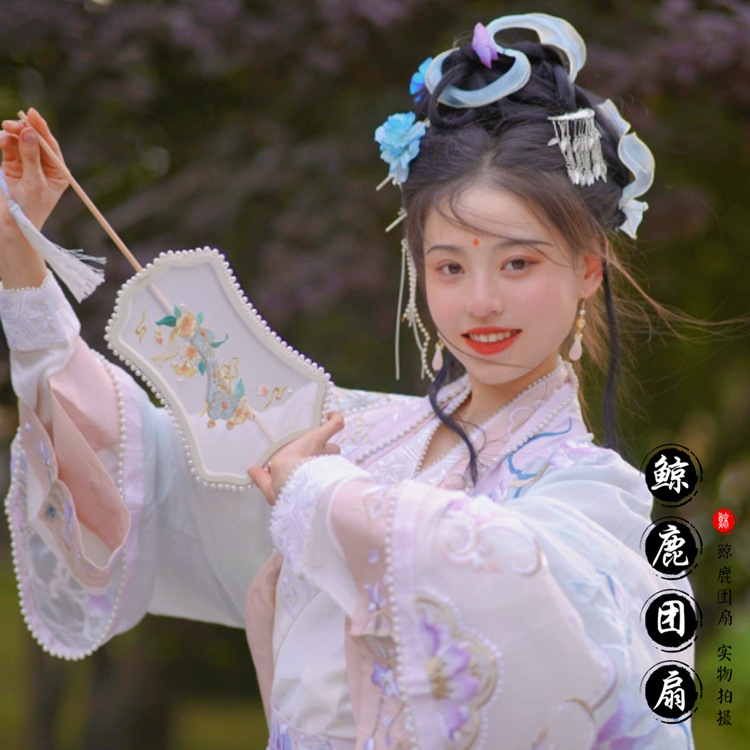 鲸鹿琵琶扇桃子玉如意刺绣长柄团扇拍照道具珍珠团扇走秀汉服配饰