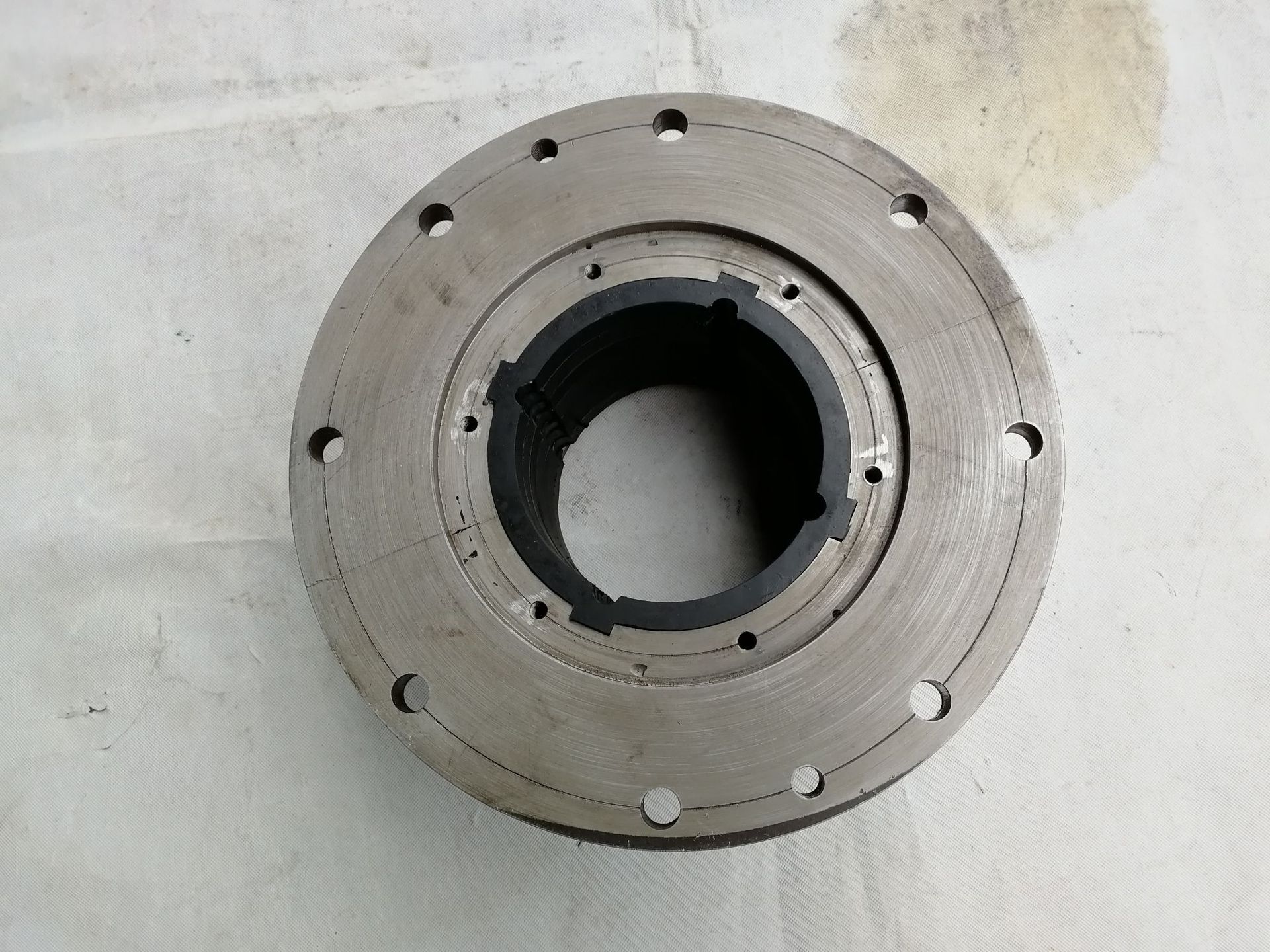 橡胶轴瓦是水轮发电机组使用,其大小和形状根据发电机组大小而进行