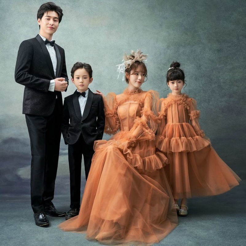 全家福衣服2022新款影楼亲子装儿童摄影礼服西装一家四口全家福艺