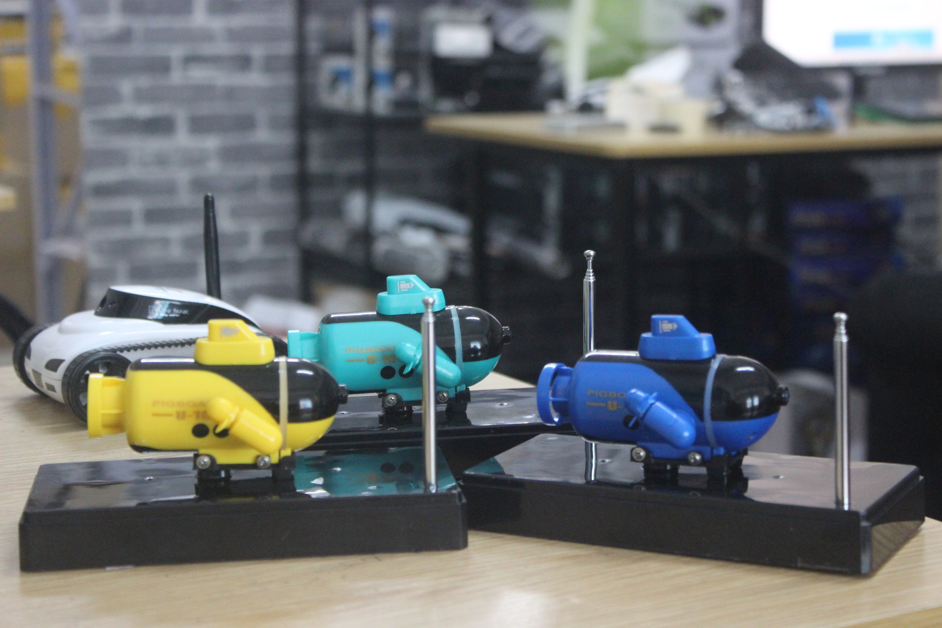 代发现货四通道遥控潜艇 遥控船 遥控潜水艇儿童玩具 金光777-219