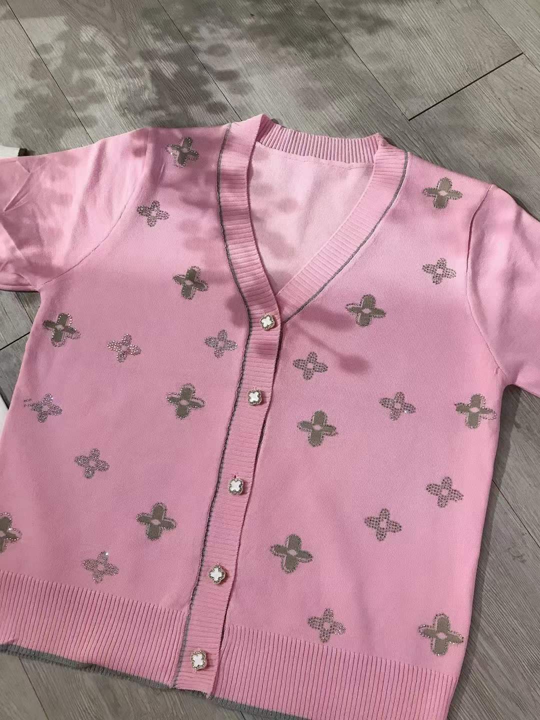 2022夏季新款冰丝针织开衫薄款短袖温柔金丝刺绣四叶草v领上衣女