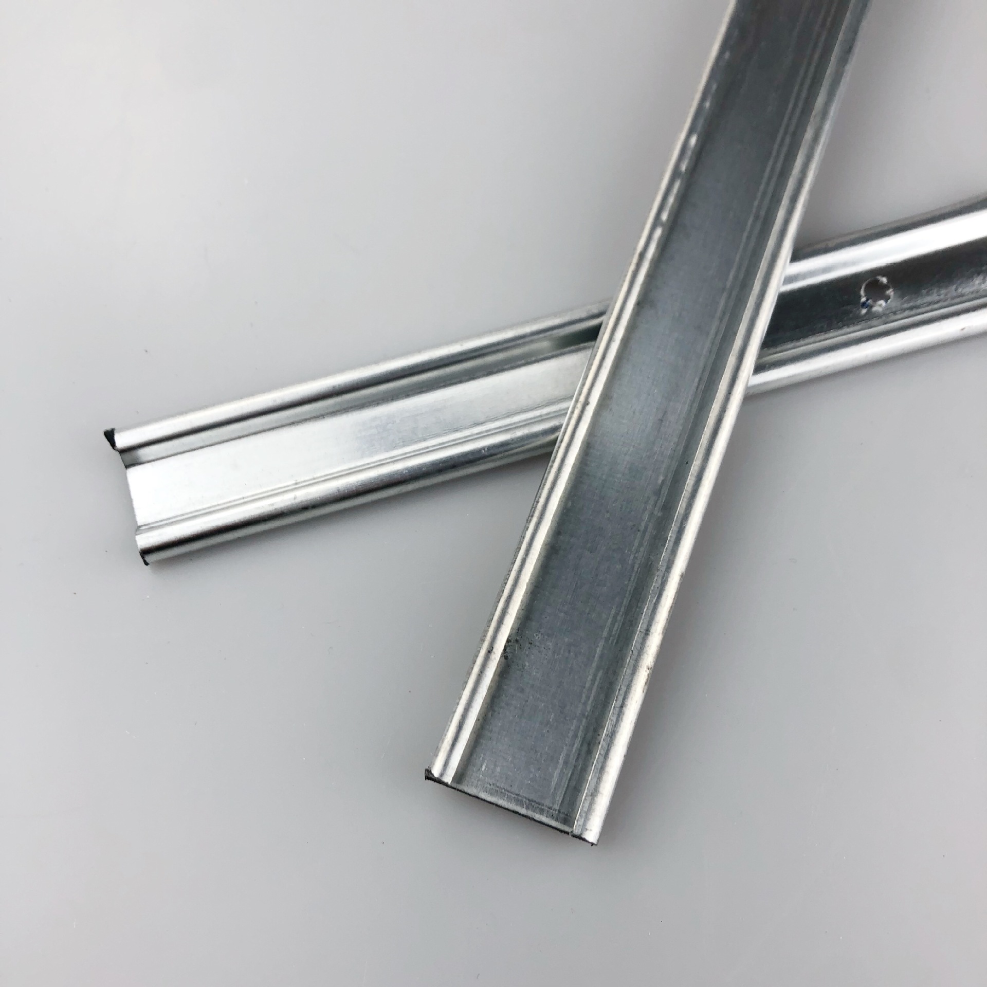 厂家现货 挡烟垂壁防火镀锌板压条0.6mm消防设备导轨安装配件批发