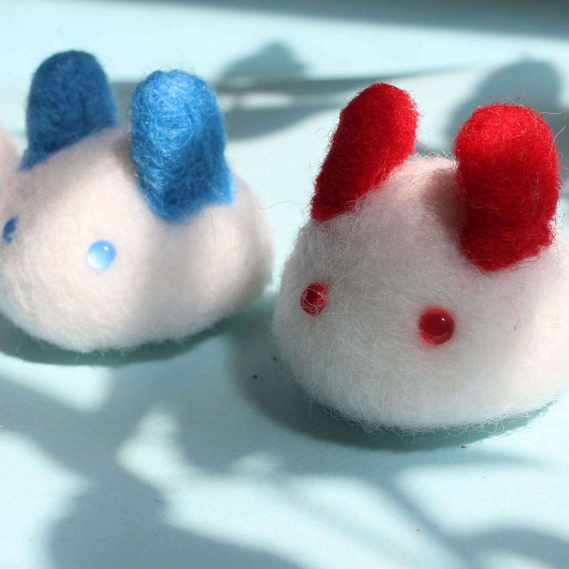 羊毛毡戳戳乐成品纯手工多色红眼蓝眼立体小兔子发饰胸针帽饰配件