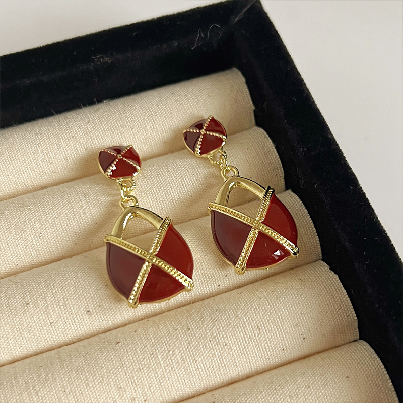 Red Earrings Women's Retro Hong Kong Style High-Grade Earrings 2023 New Popular Unique Niche Autumn and Winter New Year Earrings