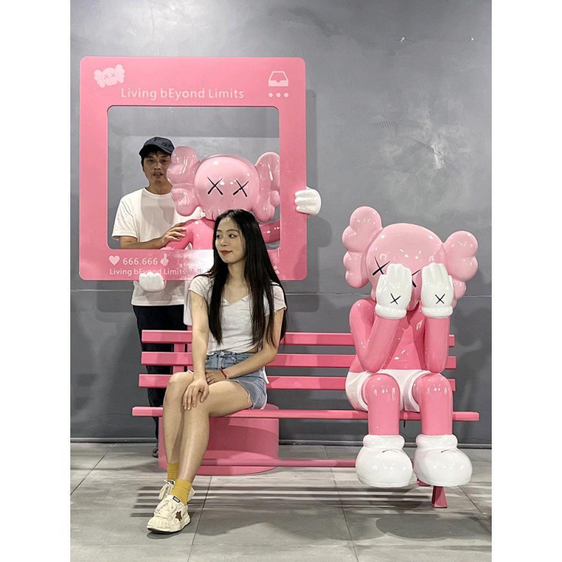 高级感网红店铺打卡拍照kaws大摆件暴力熊潮玩卡瓦斯公仔客厅雕塑