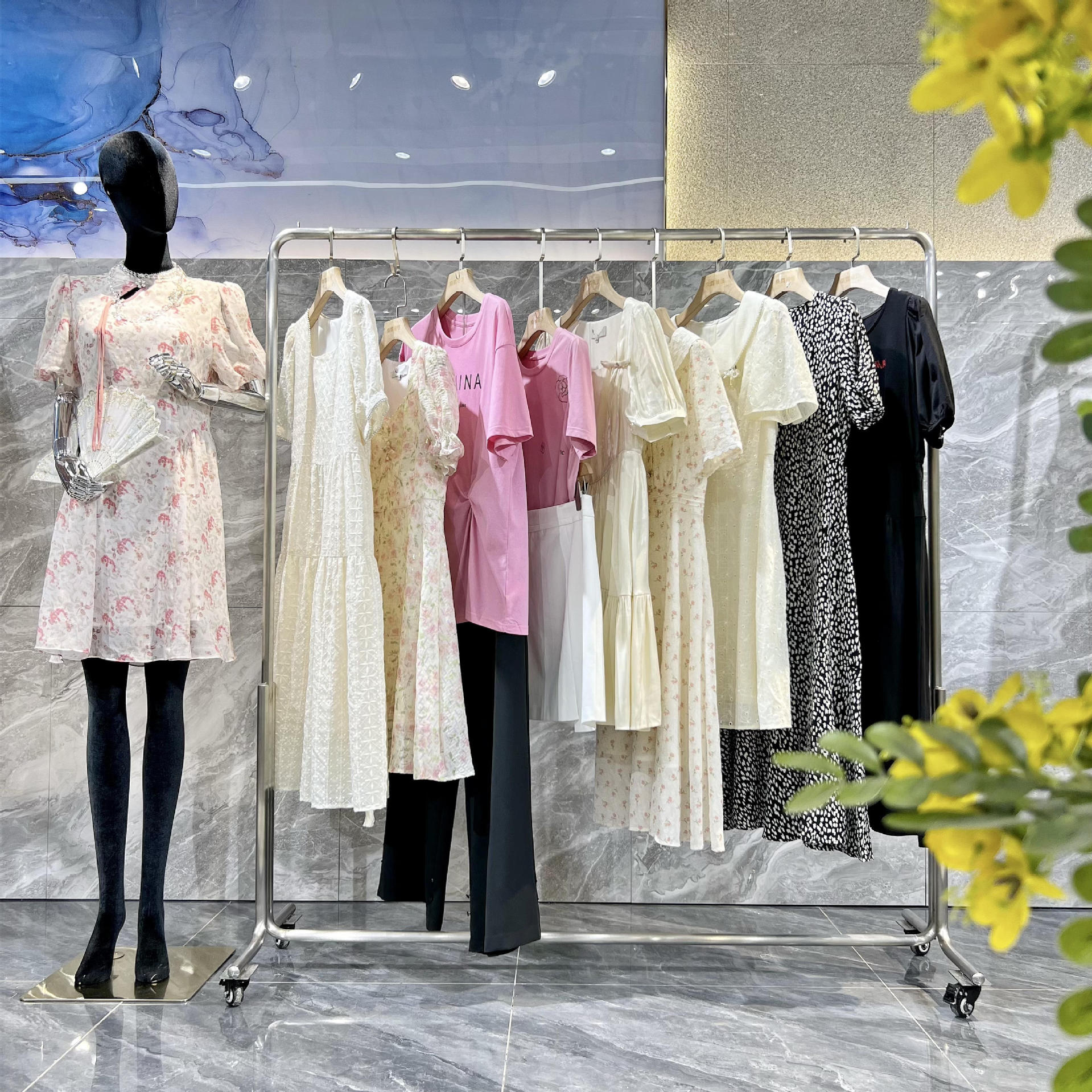 芭依璐撤柜品牌折扣女装实体直播专柜中高端尾单清仓