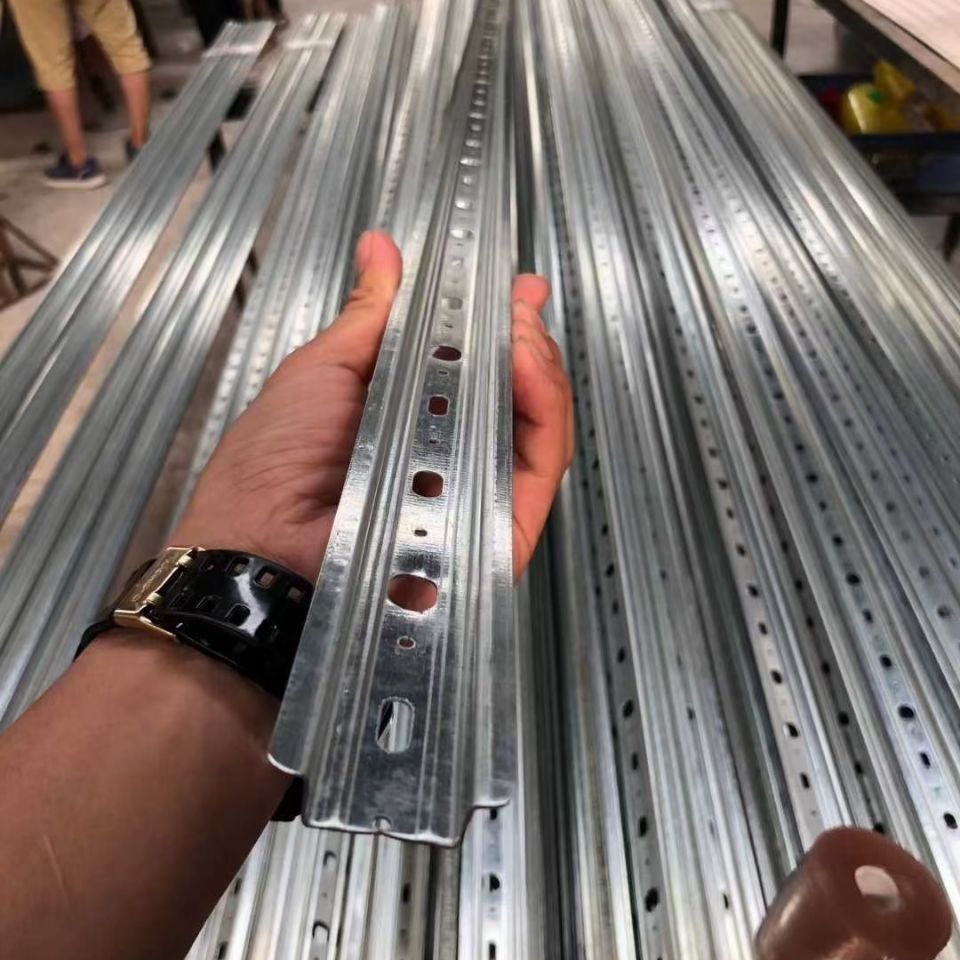 集成墙板专用龙骨批发轻钢竹木纤维护墙板pvc扣板专用 大量现货