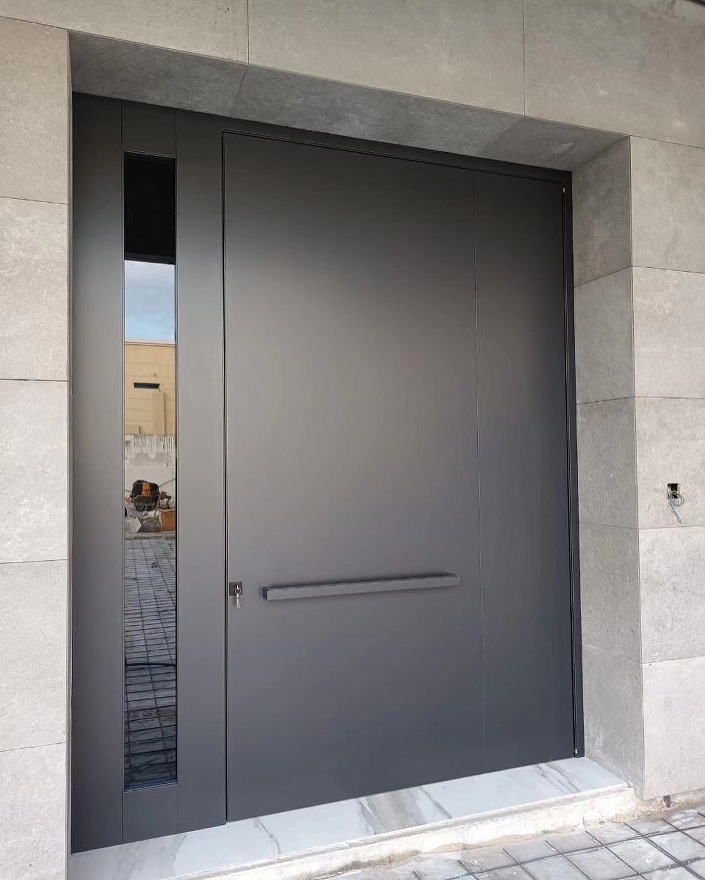 厂家直销定制批发时尚简约有设计感别墅洋房精雕铝板入户玻璃门