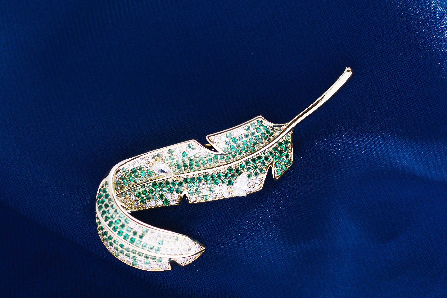 韩版青枝绿叶锆石胸针优雅气质叶子别针创意大气植物服装配饰胸花