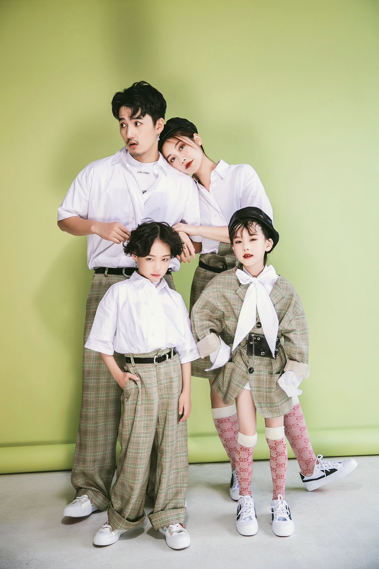 影楼六口四口亲子照全家福拍照摄影主题服装中国风家庭喜庆套装