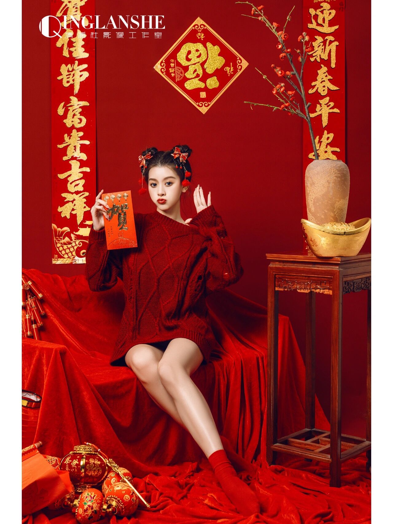 新年主题写真服装女毛衣春节红色主题拍照服装个人可爱少女艺术照