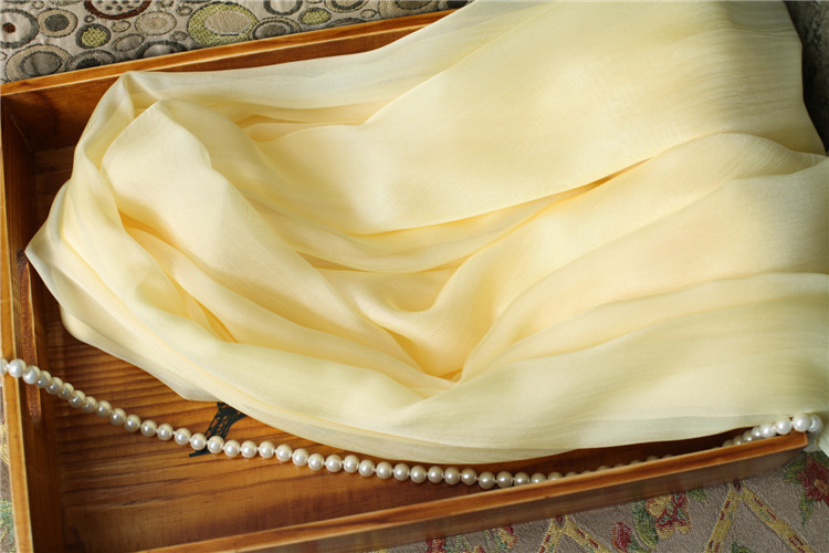 浅鹅黄色秋冬长款/桑蚕丝围巾女披肩/纯色纱巾真丝丝巾淡黄色