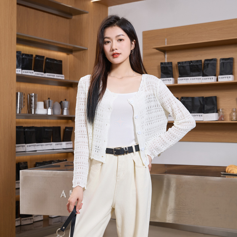 春夏新款时尚白色镂空针织开衫女钩花圆领长袖设计感外搭短款上衣