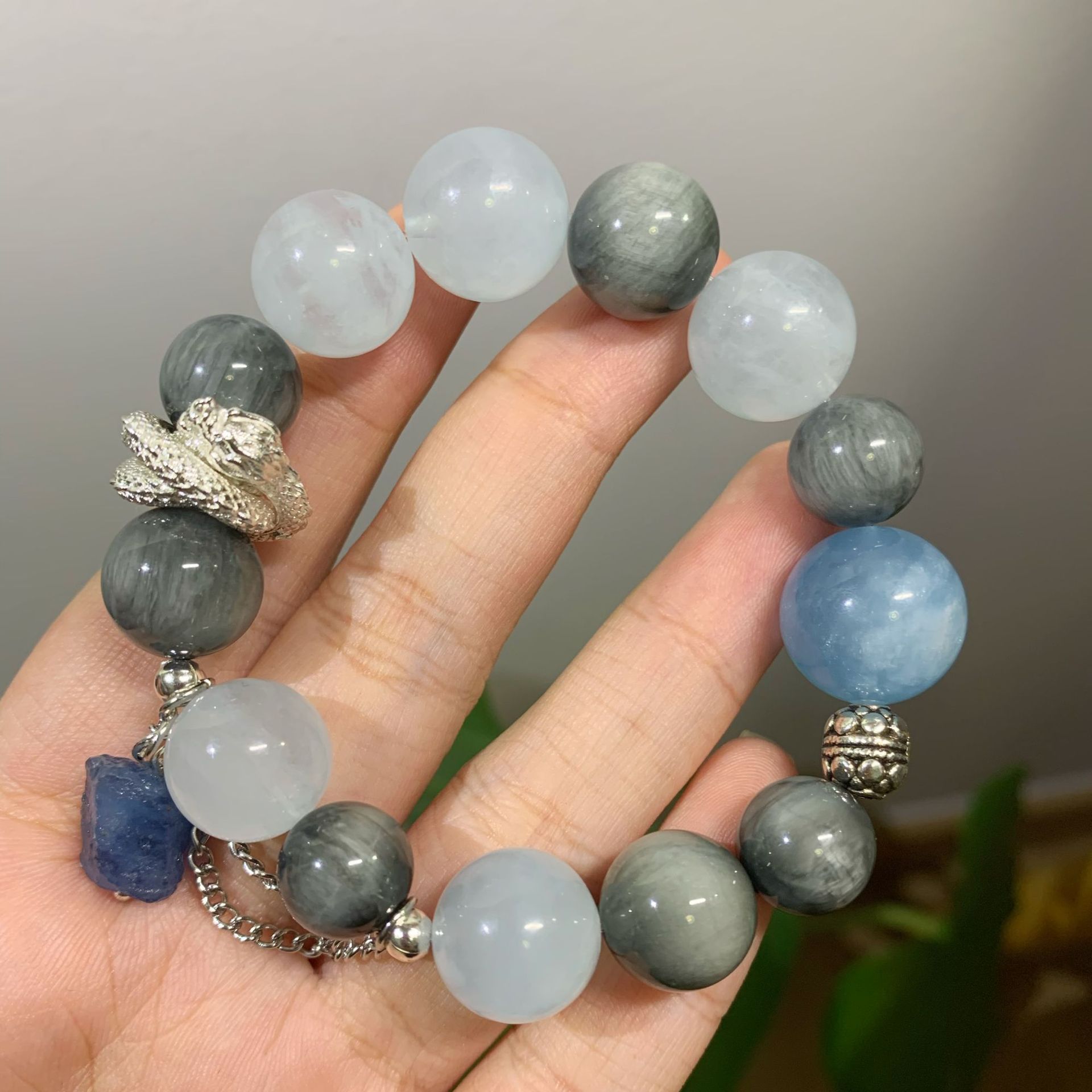 爆款天然海蓝宝鹰眼石水晶手串龙年爆款龙扣手串龙跑环-阿里巴巴