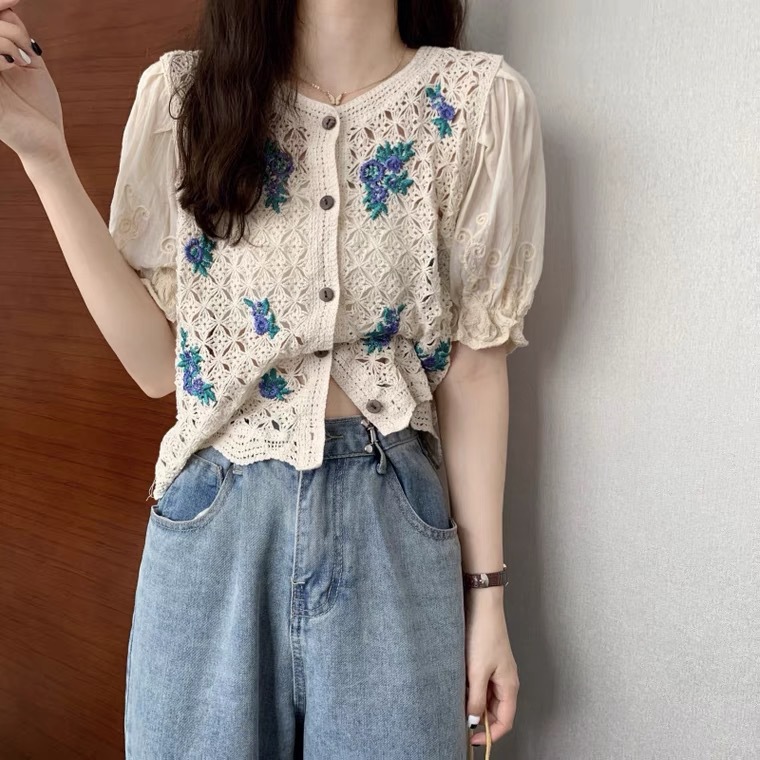 夏季2021新款韩版泡泡袖雪纺衫镂空刺绣喇叭袖拼接短袖开衫上衣女