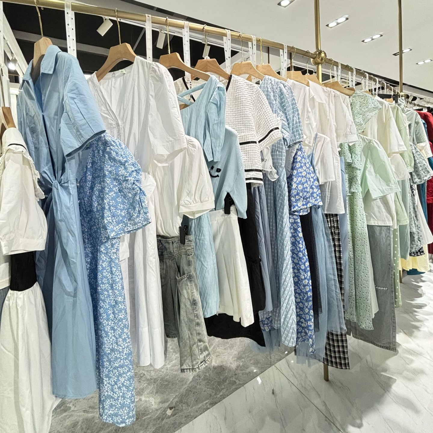 百合公主24夏连衣裙广州十三行服饰女装尾货批发专柜撤柜女装货源