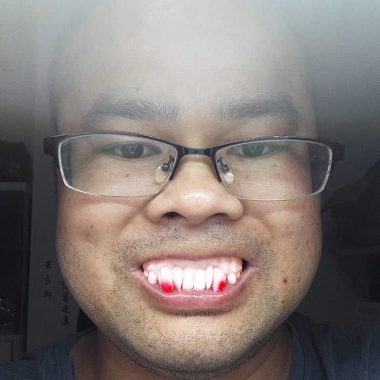 万圣节假牙 龅牙吸血鬼牙齿僵尸门牙 搞笑搞怪整蛊塑胶软牙套现货