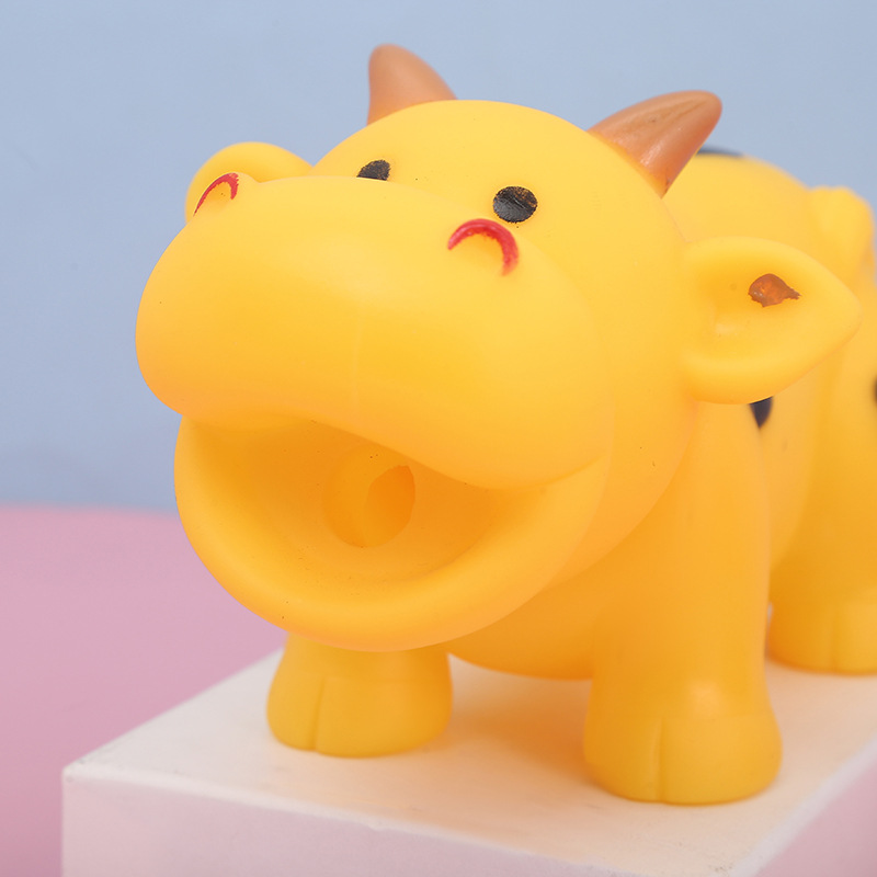 2021新款卡通奶牛搪胶玩具捏捏叫发泄玩具婴幼儿洗澡玩具地摊货源