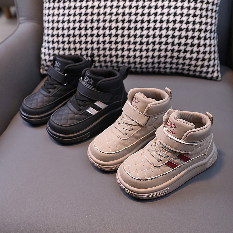小孩儿童鞋子男童运动鞋女童时尚潮鞋幼童皮靴春秋款防滑软底单鞋