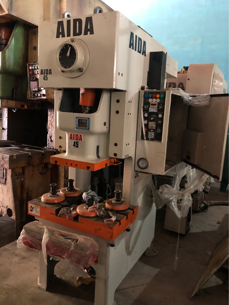 长期回收转让二手进口气动冲床,日本阿玛达amada45吨气压冲床