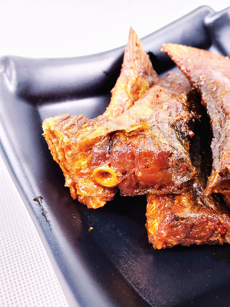 土老憨清江野渔三峡宜昌特产香辣鱼尾巴即食鱼块小鱼仔鱼肉干零食