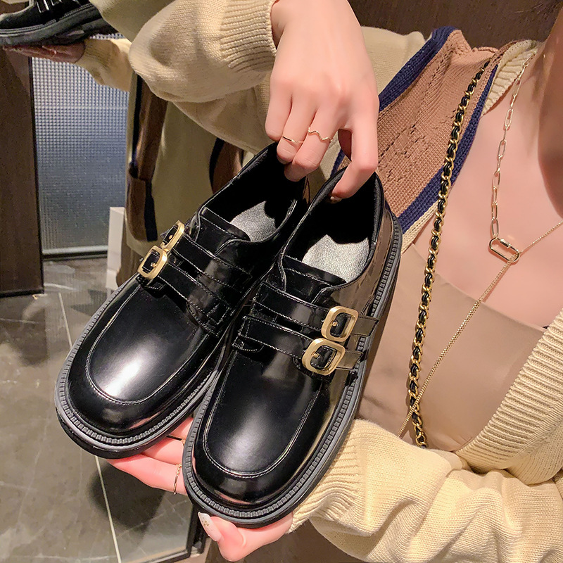 英伦风厚底黑色小皮鞋2022早春新款皮带扣中跟舒适百搭休闲单鞋女
