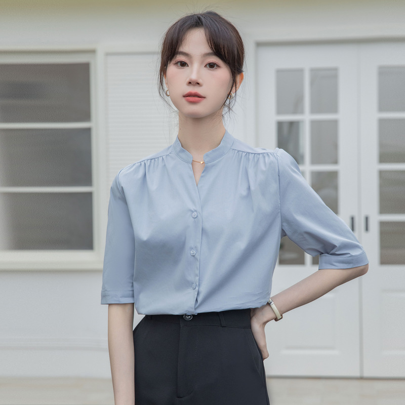 蓝色立领五分袖衬衫女夏季蓝色v领中袖职业衬衣气质通勤面试上衣