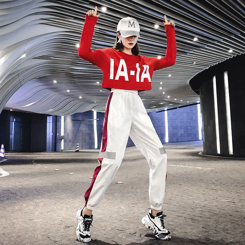 爵士舞服装女2021新款宽松运动套装学生现代跳舞演出衣服表演服装