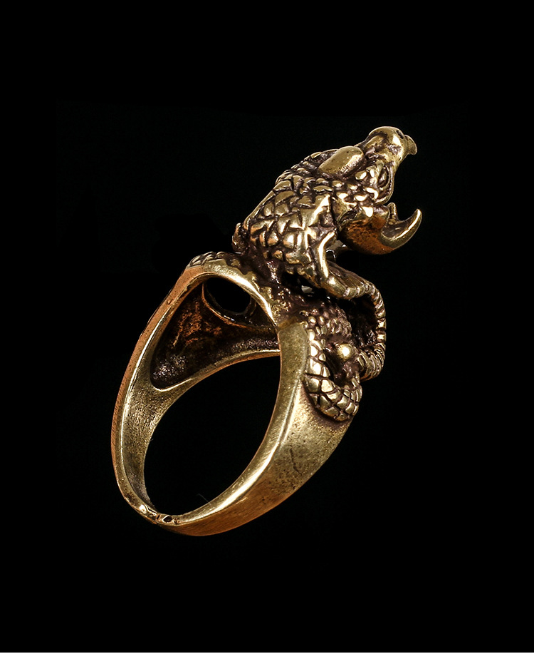 美杜莎蛇型戒指烟托创意个性烟架男士抽烟车载嘻哈戒指多功能