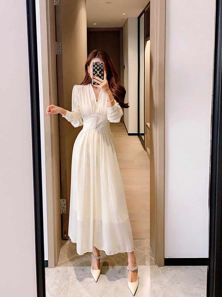 洋气法式泡泡袖连衣裙女2022春季新款时尚韩版收腰显瘦v领长裙潮
