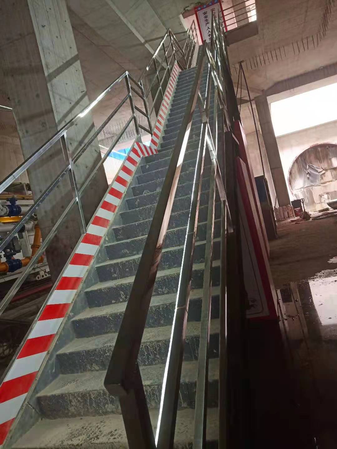 广州地铁工地盾构下井斜梯 钢结构楼梯 基坑人员上下楼梯厂家定制