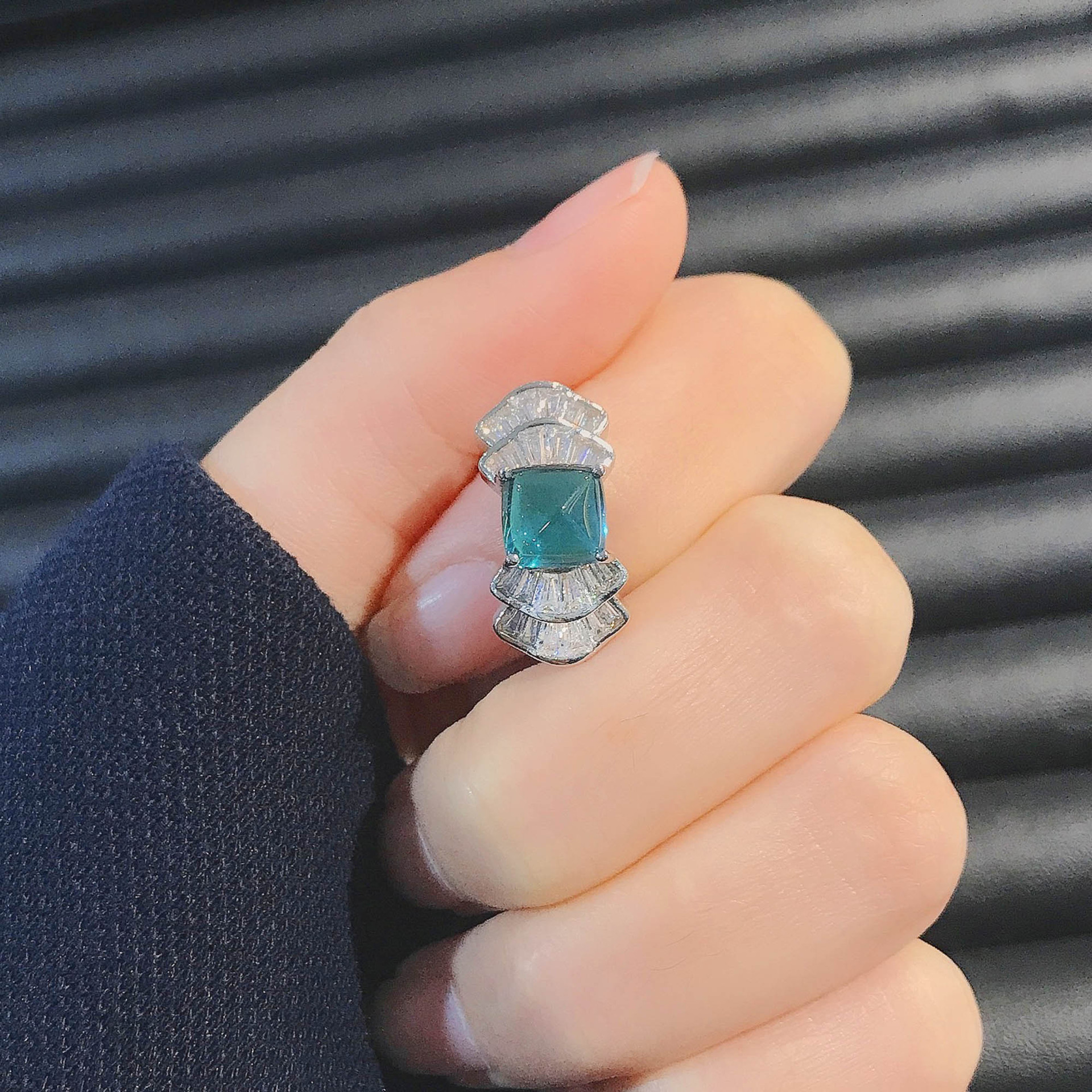 仿天然哥伦比亚培育祖母绿糖塔戒指女 小众设计轻奢彩宝开口戒指