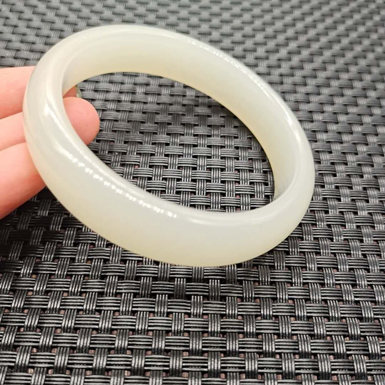 厂价供应阿富汗玉手镯 玉器女士白玉手镯