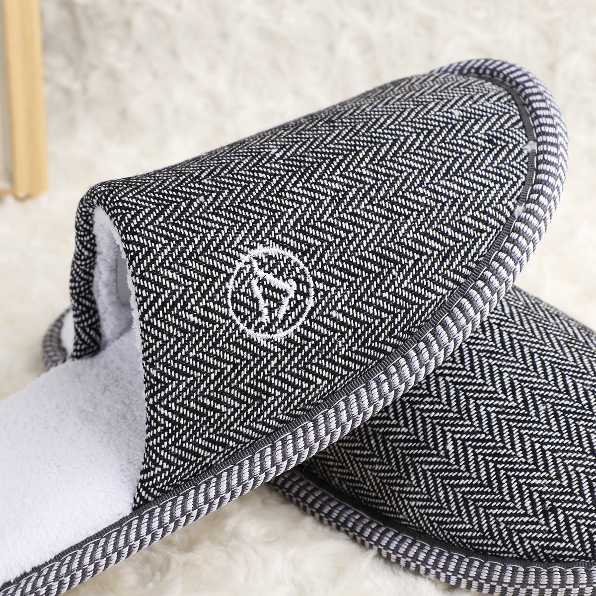 Five-Star High-End Hotel Hospitality Disposable Slippers Herringbone Thickened Non-Slip Travel Slippers Wholesale