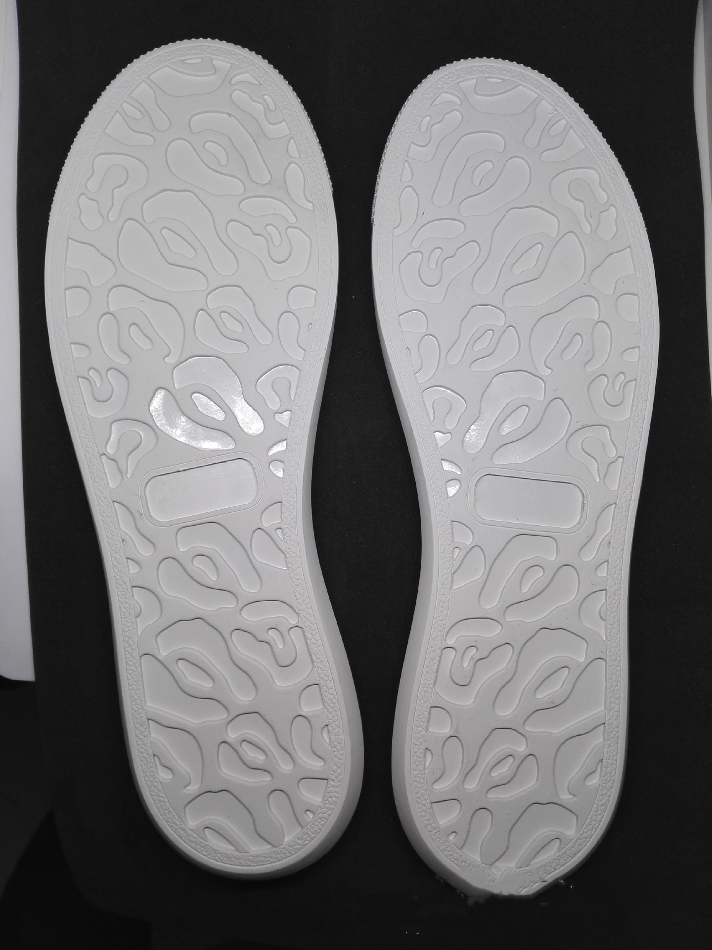 东莞鞋材休闲橡胶女士鞋底小白鞋大底松糕板鞋底防滑耐磨