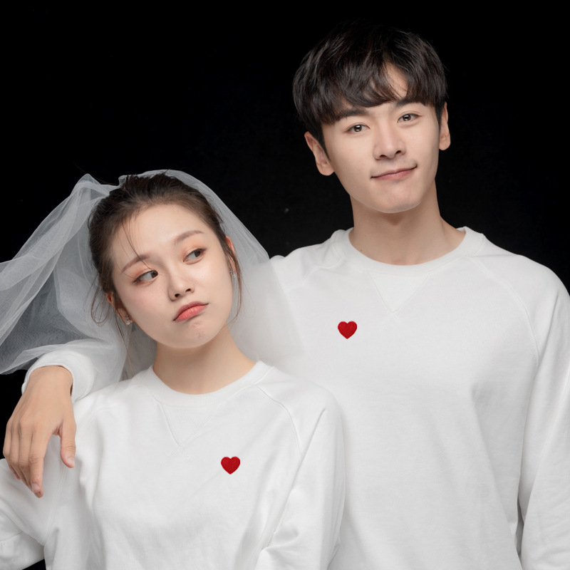 拍结婚登记照情侣装冬季爱心白色卫衣大码订婚证件照领证衣服衬衫