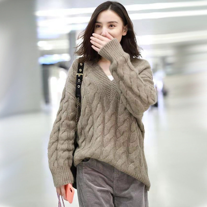 厂家妃儿家明星宋佳同款v领羊毛衫女宽松慵懒毛衣外穿麻花打