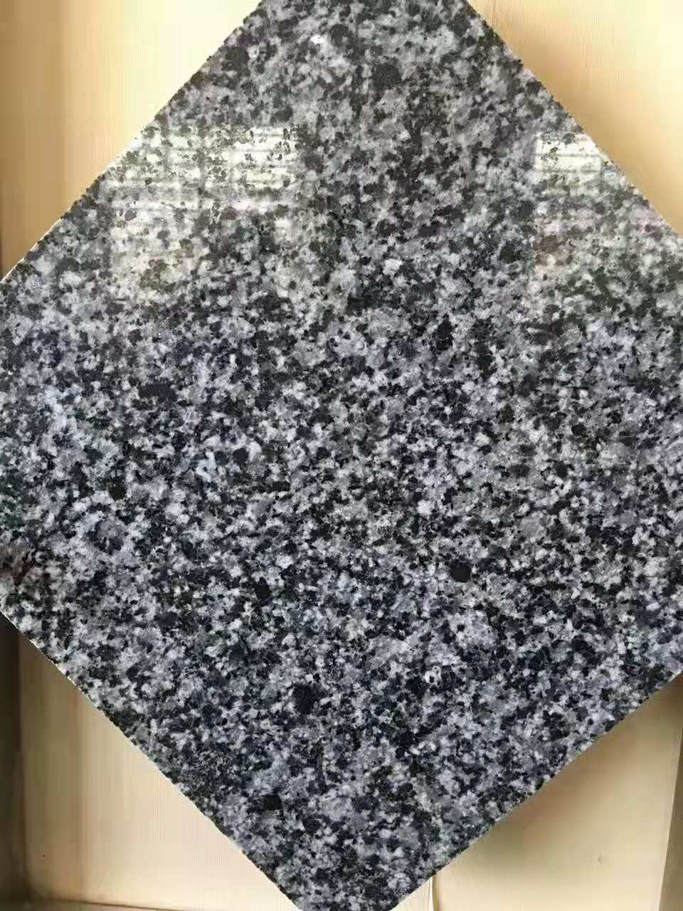 芝麻黑火烧板广场公园花岗岩地砖人行道防滑铺路石地铺石石材预定